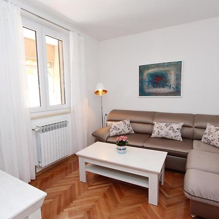 Guest House Aurora Ровинь Экстерьер фото