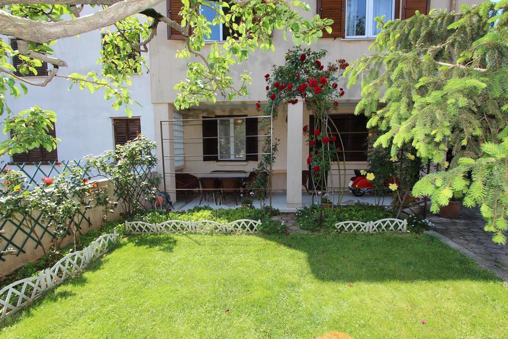 Guest House Aurora Ровинь Экстерьер фото