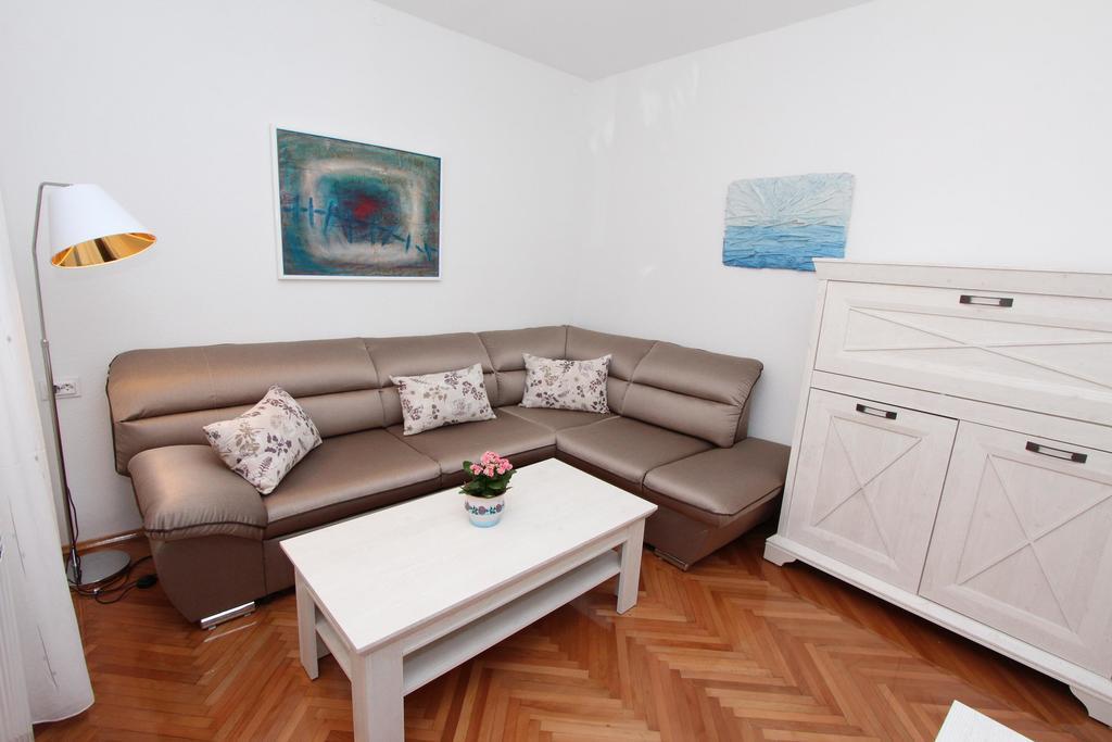 Guest House Aurora Ровинь Экстерьер фото
