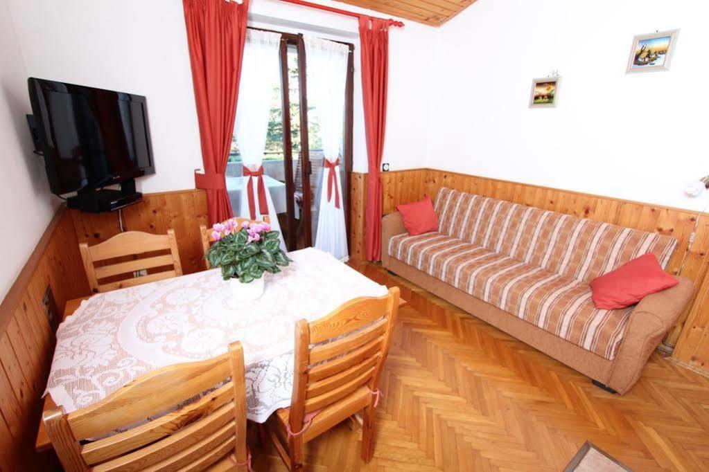 Guest House Aurora Ровинь Экстерьер фото
