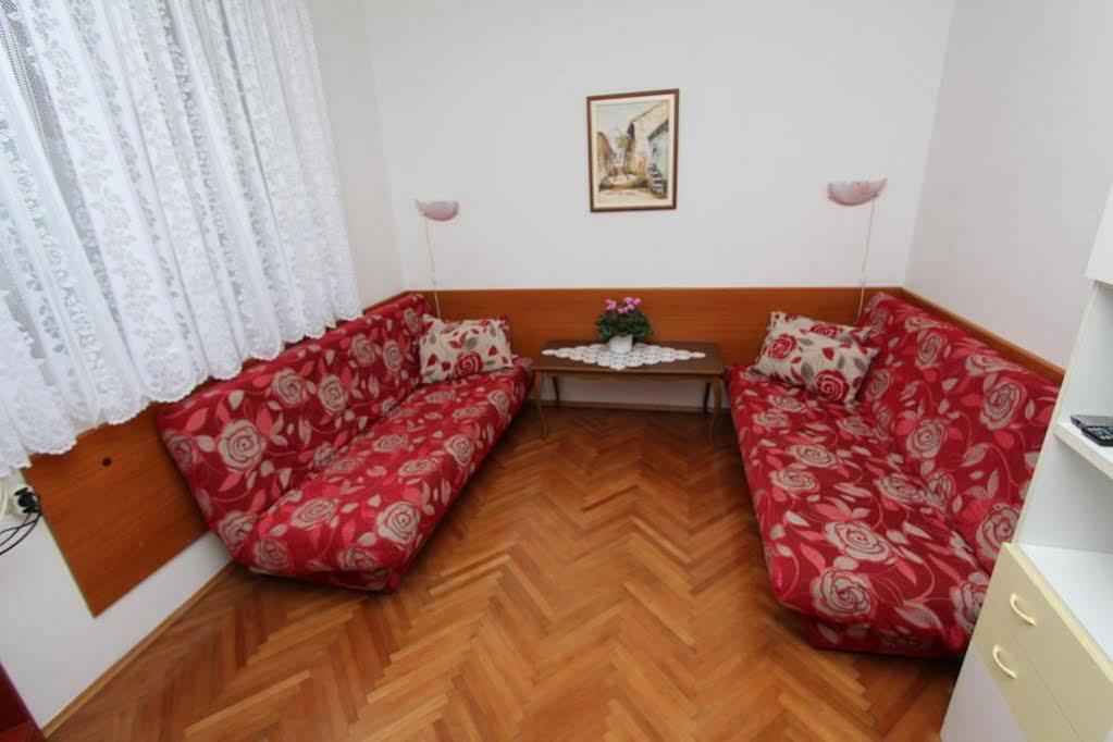 Guest House Aurora Ровинь Экстерьер фото